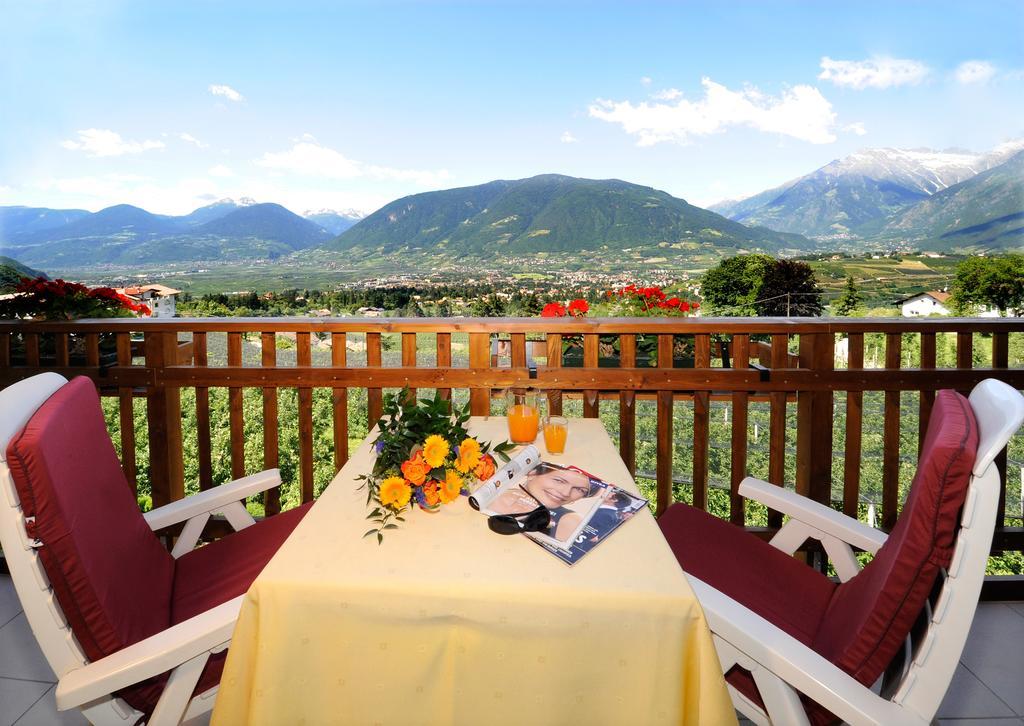 Feldhof Schenna Aparthotel Стая снимка